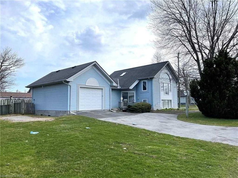 4758 Paddock Trail Dr, Niagara Falls, L2H 2T2 | Image 2