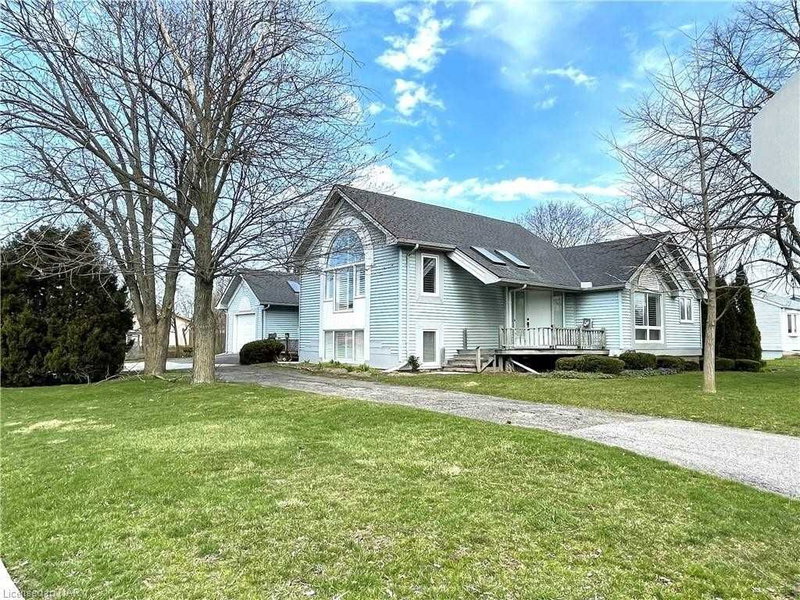 4758 Paddock Trail Dr, Niagara Falls, L2H 2T2 | Image 3