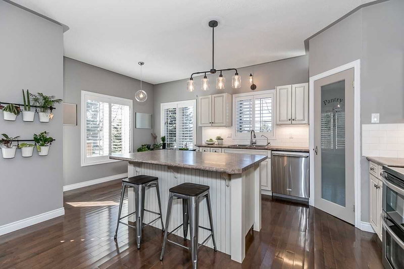 48 Rayburn Meadows Rd, East Garafraxa, L9W2Y9 | Image 2