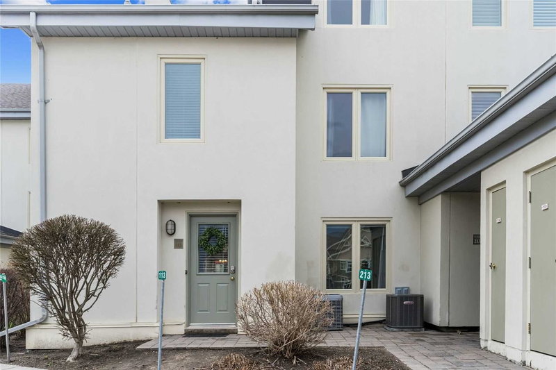 113 - 110 Fairway Crt, Blue Mountains, L9Y 0P8 | Image 2