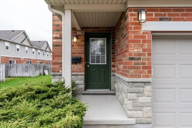 Townhouse sold at 17-124 Gosling Gdns, Guelph, Clairfields, N1G 5K6 - MLS: X5596805