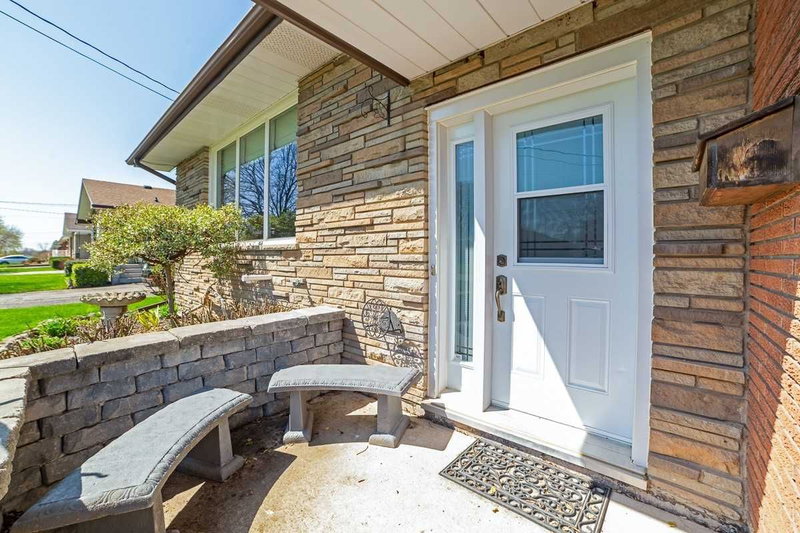 2 Hendershot Ave, Welland, L3B 1G9 | Image 3