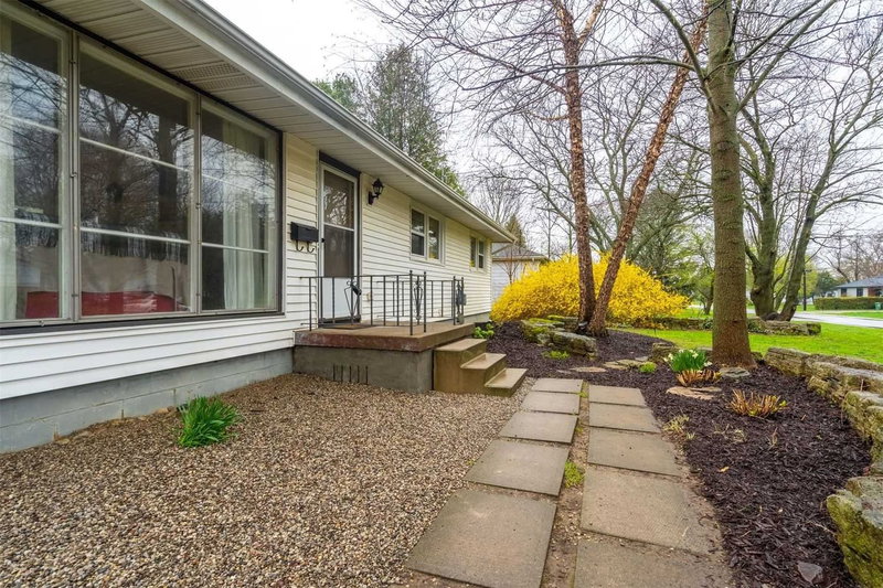 570 Westview Ave, Hamilton, L9G 1N9 | Image 3