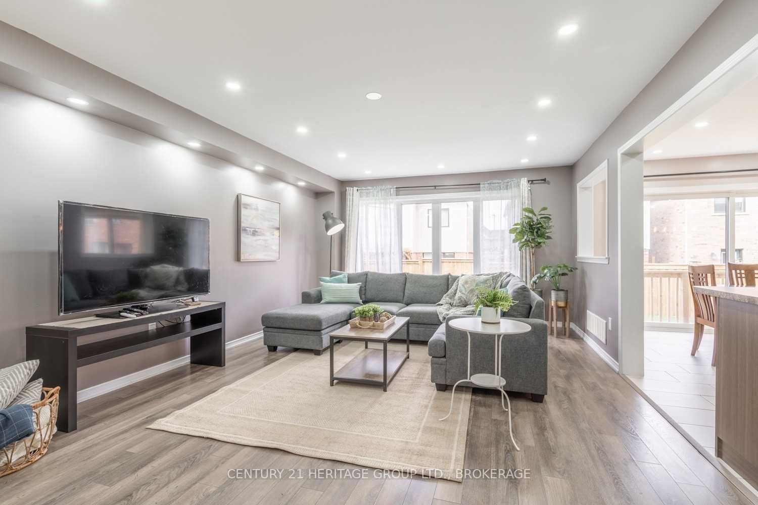 Listing Image 11
