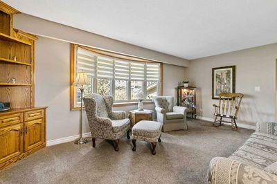 16 Nicklin Cres, Guelph - Waverley image-0-3
