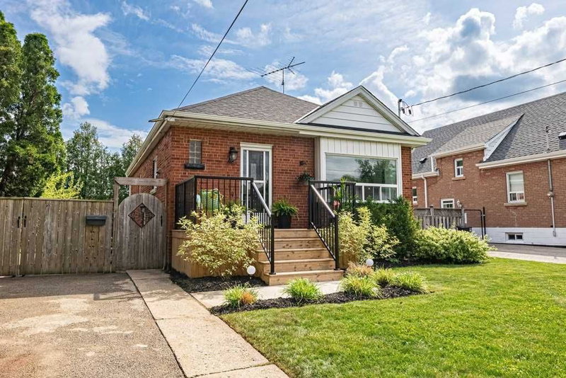 42 Sharon Ave, Hamilton, L8T 1E3 | Image 2