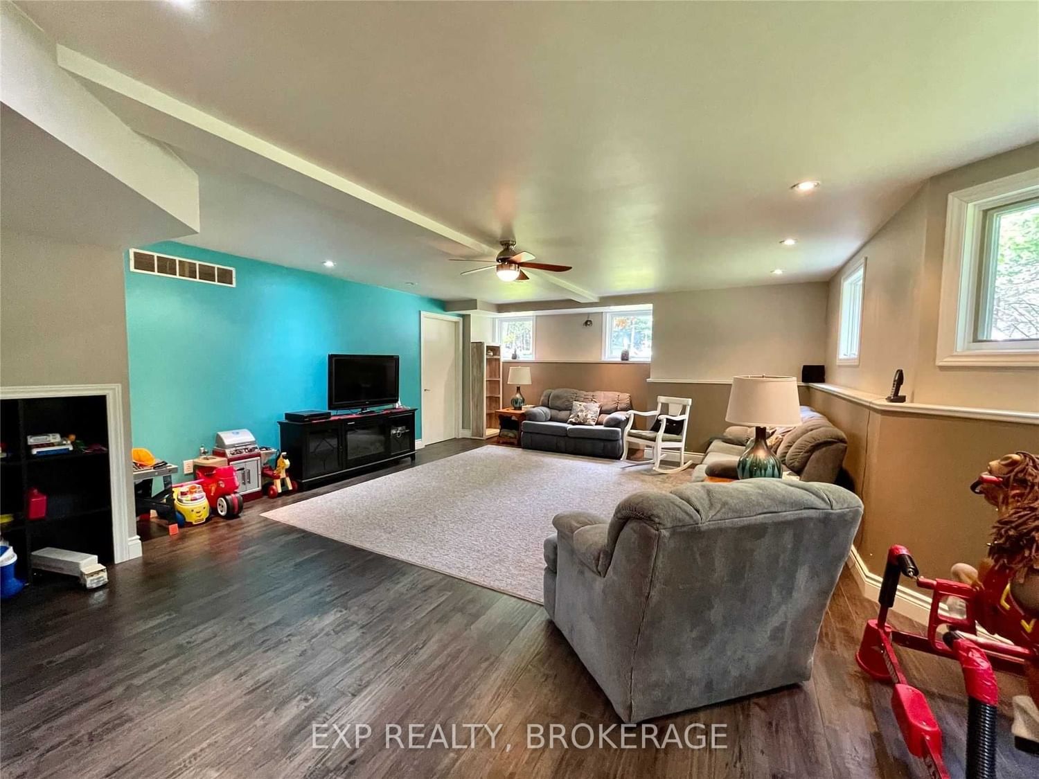 Listing Image 5