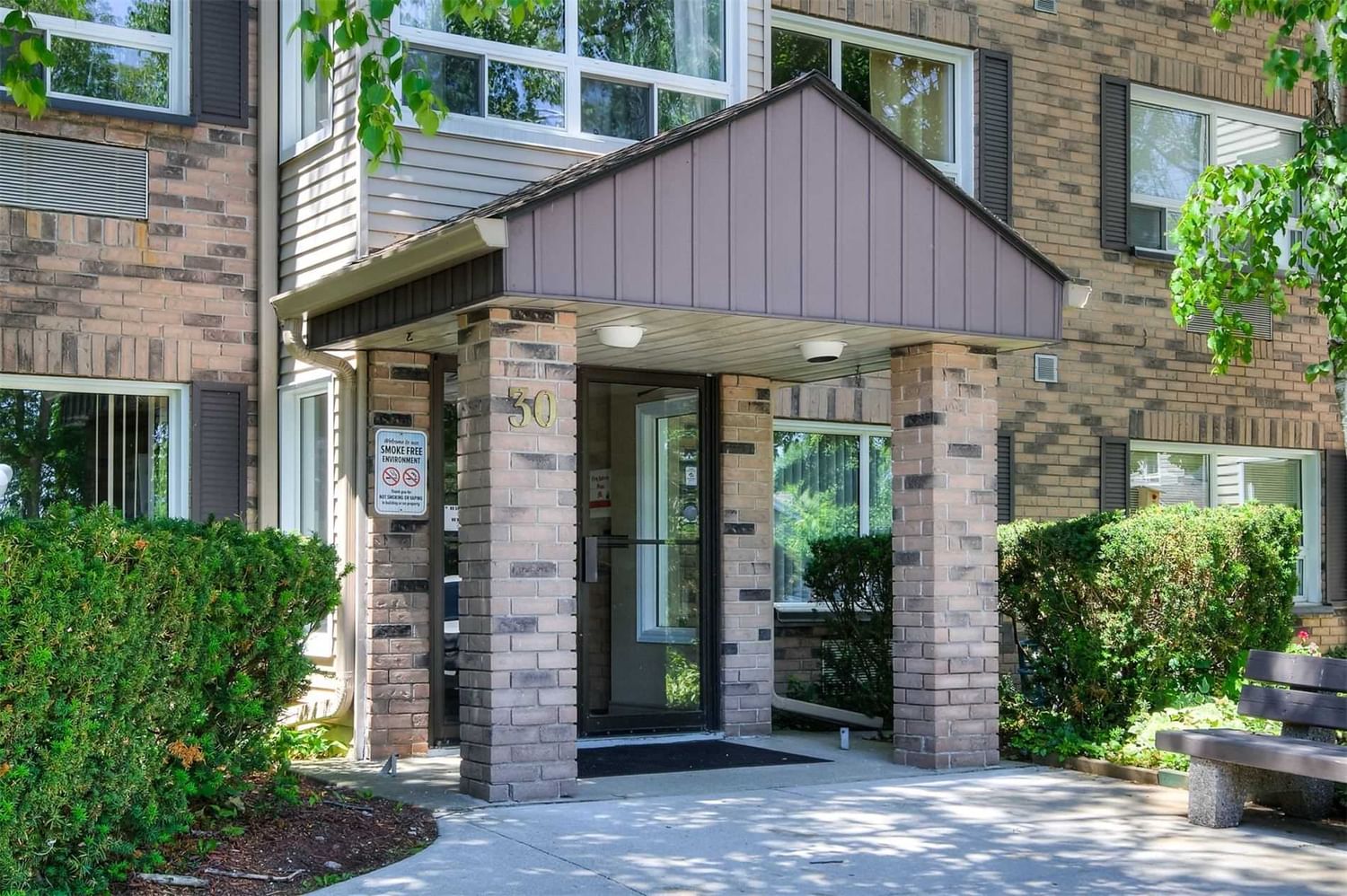 Condo sold at 208-30 Hugo Crescent, Kitchener, N2M 3Z2 - MLS: X5663017