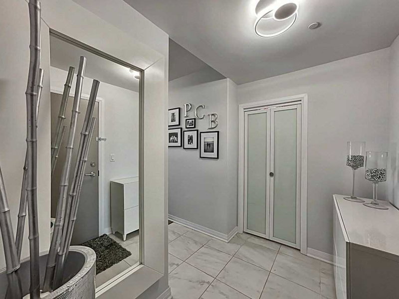 409 - 10 Concord Pl, Grimsby, L3M0G6 | Image 3