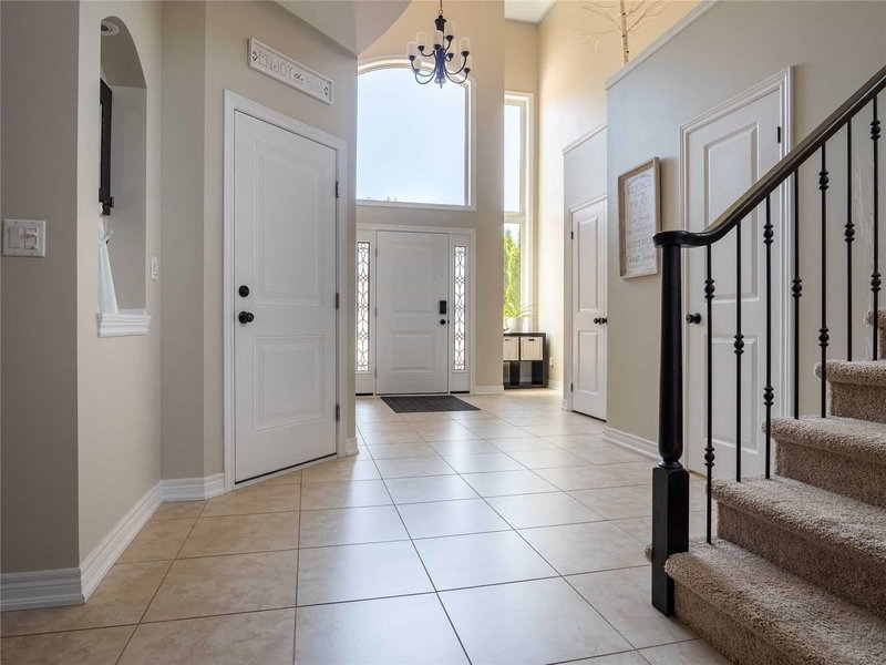 395 Michael Dr, Welland, L3C 0A5 | Image 2