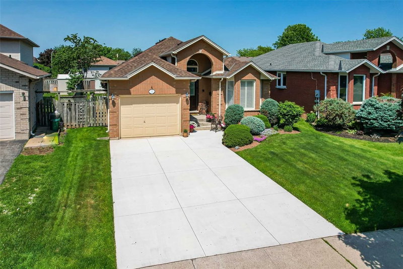 13 Colonial Cres, Grimsby, L3M 5H2 | Image 2