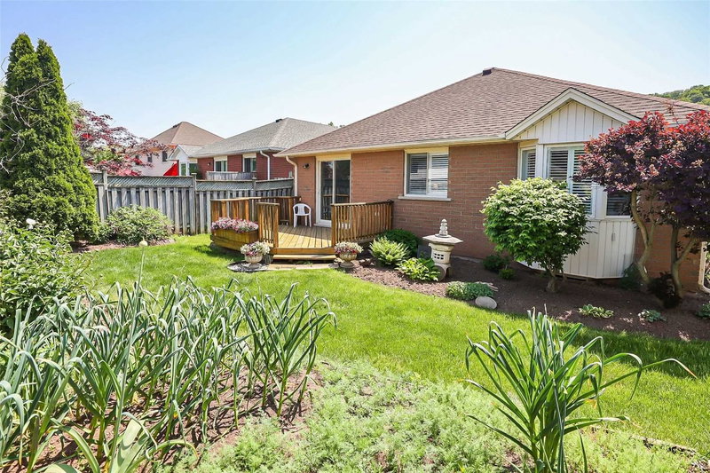 13 Colonial Cres, Grimsby, L3M 5H2 | Image 3