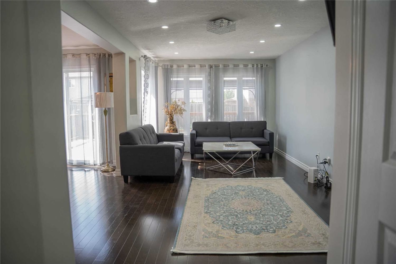 Listing Image 3