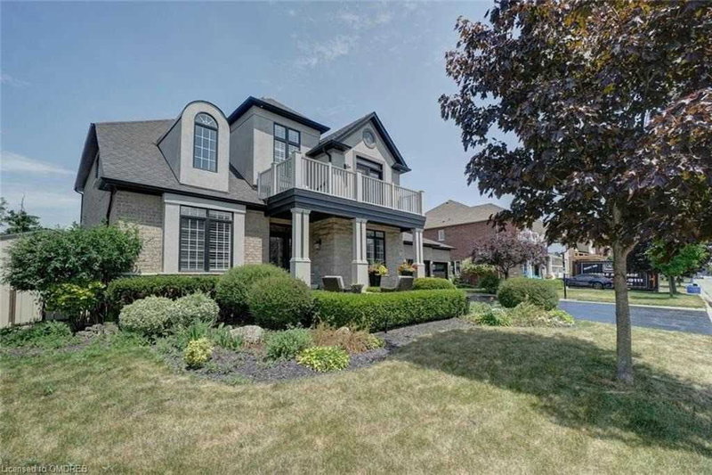 8 Watercliff Pl, Hamilton, L8E 6E5 | Image 3