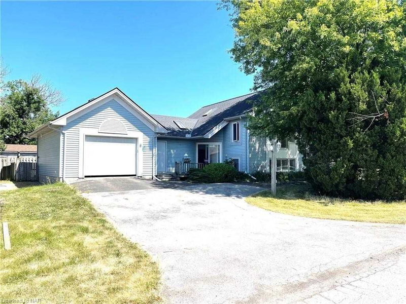 4758 Paddock Trail Dr, Niagara Falls, L2H 2T2 | Image 2