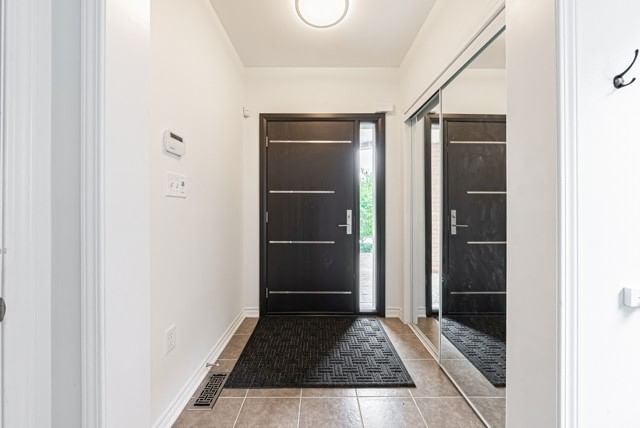 31 Peer Crt, Hamilton, L9K 0C5 | Image 3