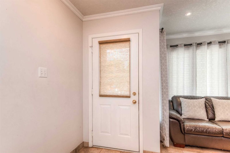189 Shadow Wood Crt, Waterloo, N2K 3W4 | Image 3