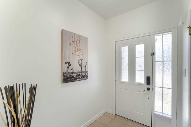 11 Marina Point Cres, Hamilton, L8E 0E4 | Image 2