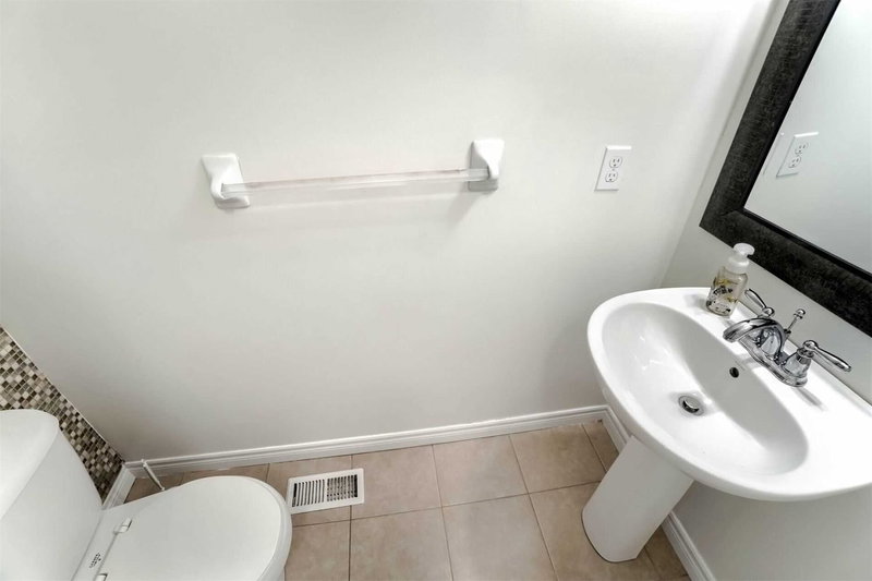 11 Marina Point Cres, Hamilton, L8E 0E4 | Image 3