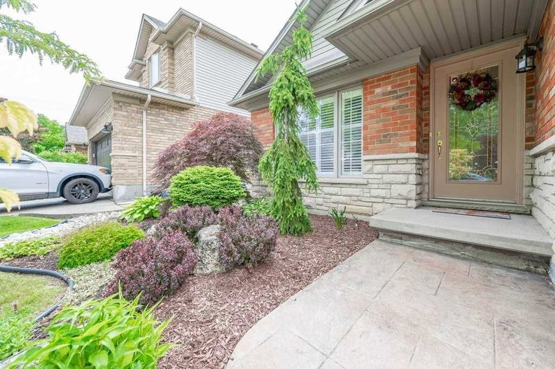 35 Hepburn Cres, Hamilton, L9C 7S4 | Image 2