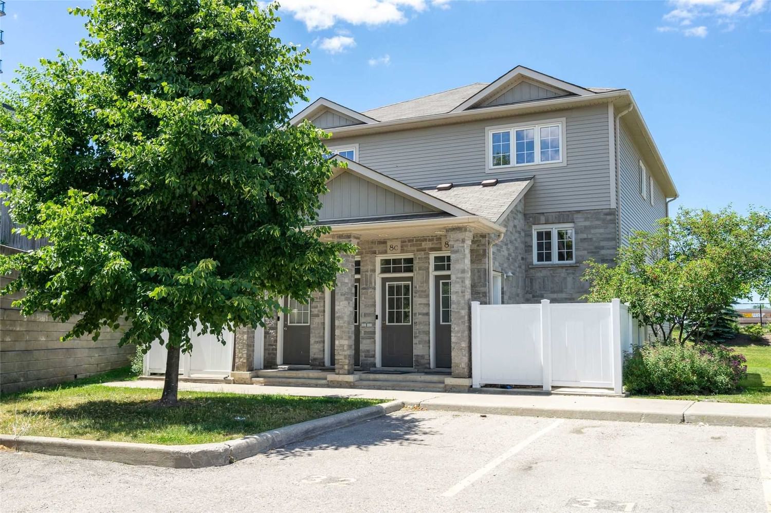 Townhouse sold at 8D-240 Westmeadow Drive, Kitchener, N2N 0A1 - MLS: X5709467