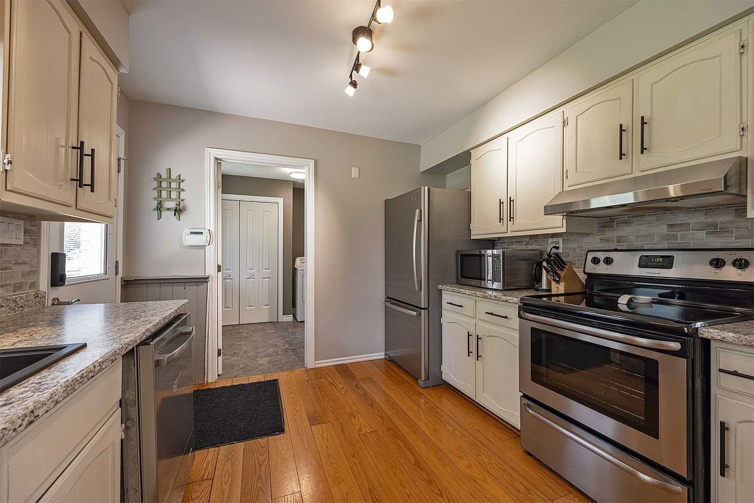 Listing Image 21