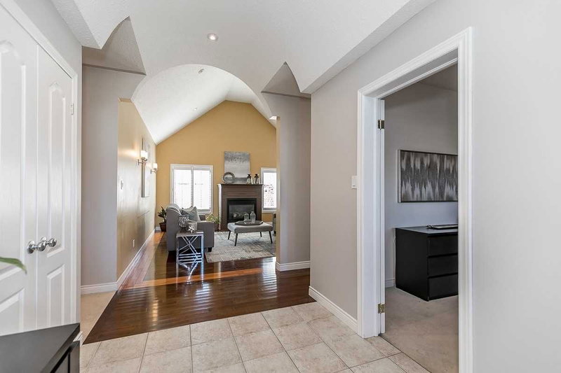 48 Rayburn Meadows Rd, East Garafraxa, L9W2Y9 | Image 3