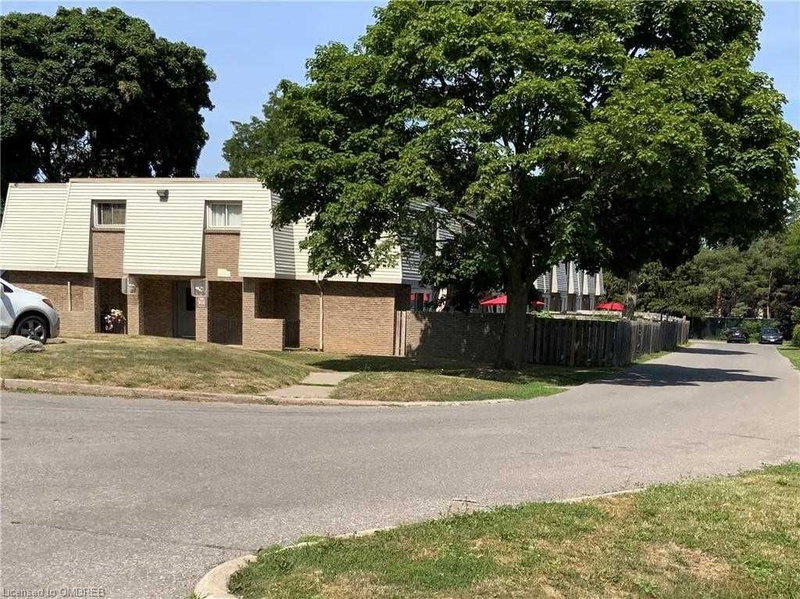 182 - 17 Old Pine Tr, St. Catharines, L2M 6P9 | Image 2