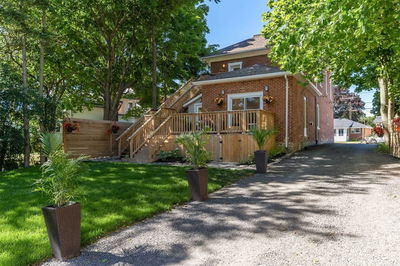 319 Main St, Prince Edward County - Wellington image-0-2