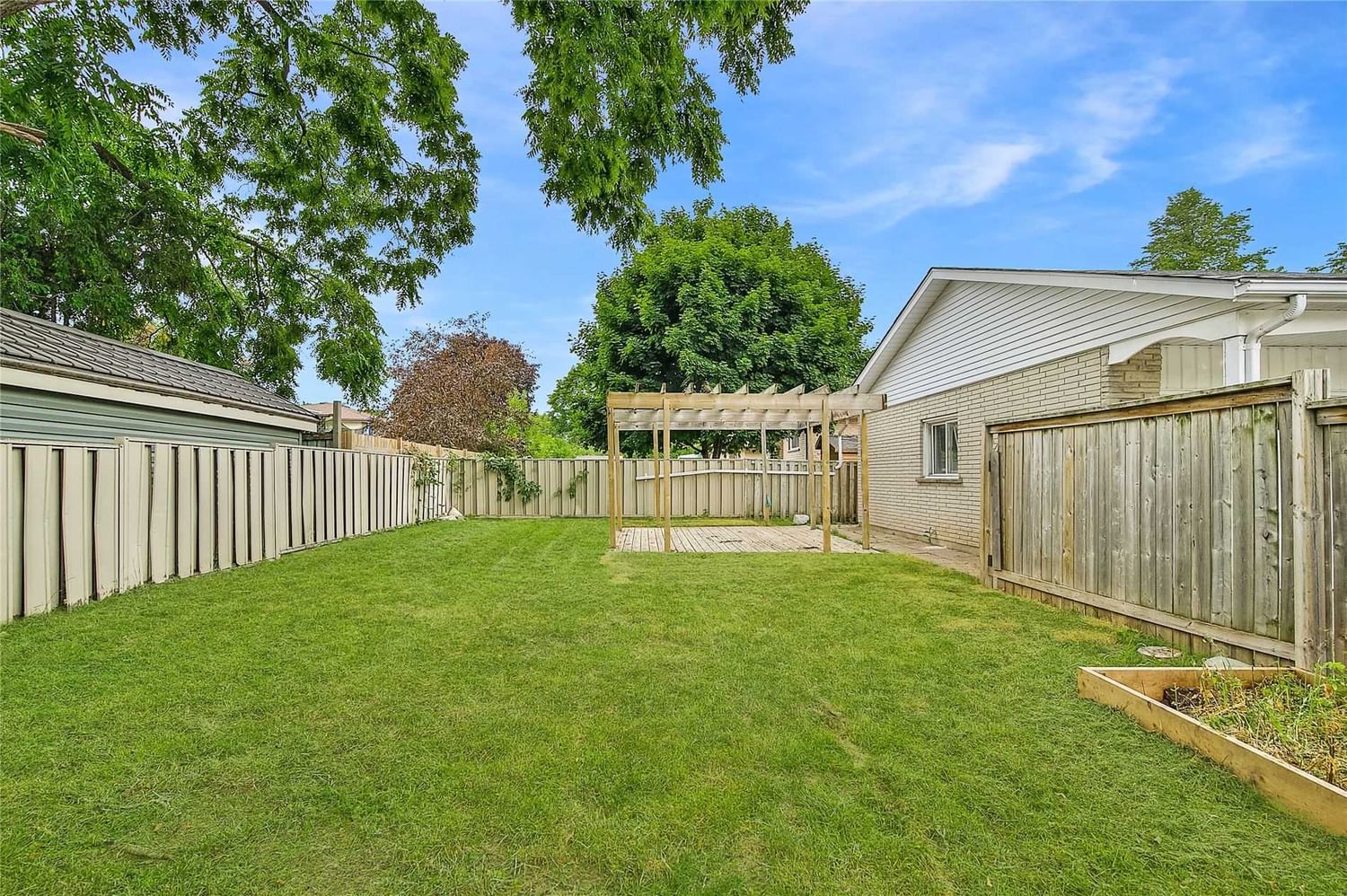 Listing photo 3