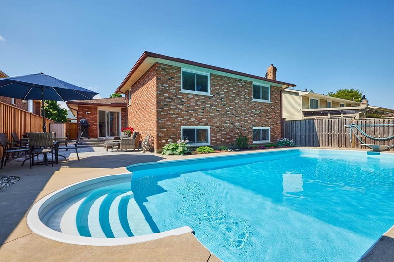 104 Whiteoak Cres, Welland, L3C 6E6 | Image 2