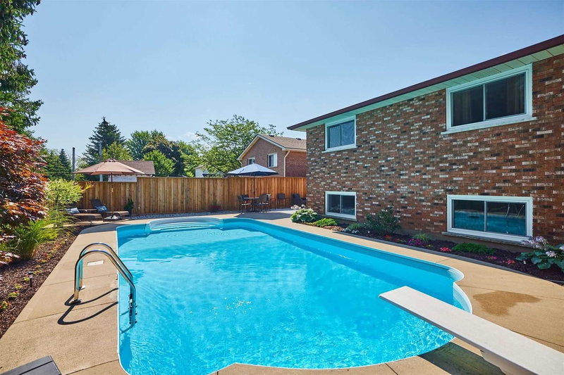 104 Whiteoak Cres, Welland, L3C 6E6 | Image 3