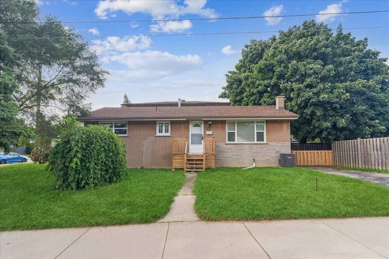 22 Halam Ave, Hamilton, L8V 1Z3 | Image 2