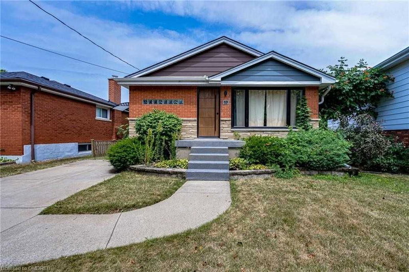 Upper - 21 Nova Dr, Hamilton, L8T 2P4 | Image 2