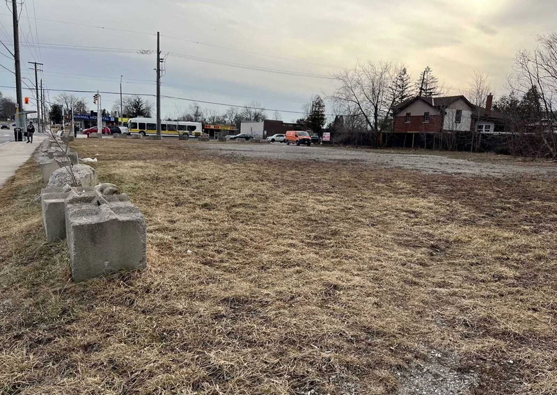 865 Mohawk Rd E, Hamilton, L8T2R4 | Image 2