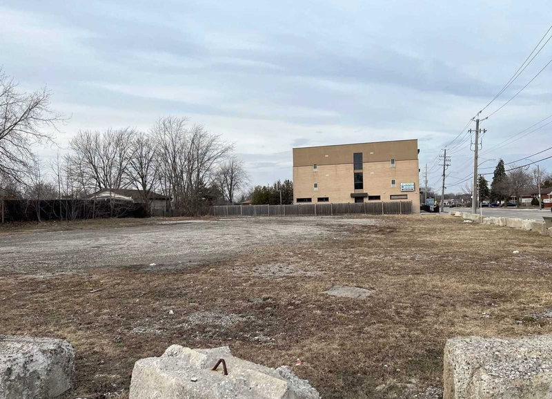 865 Mohawk Rd E, Hamilton, L8T2R4 | Image 3