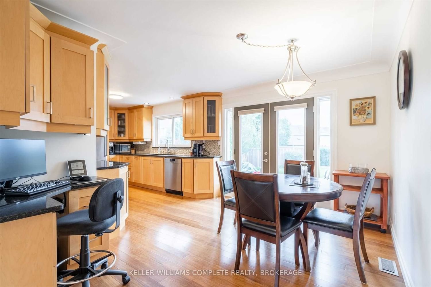 Listing Image 10