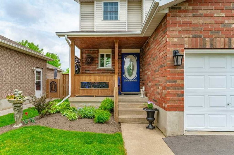 758 Victoria Terr, Centre Wellington, N1M 3L5 | Image 2