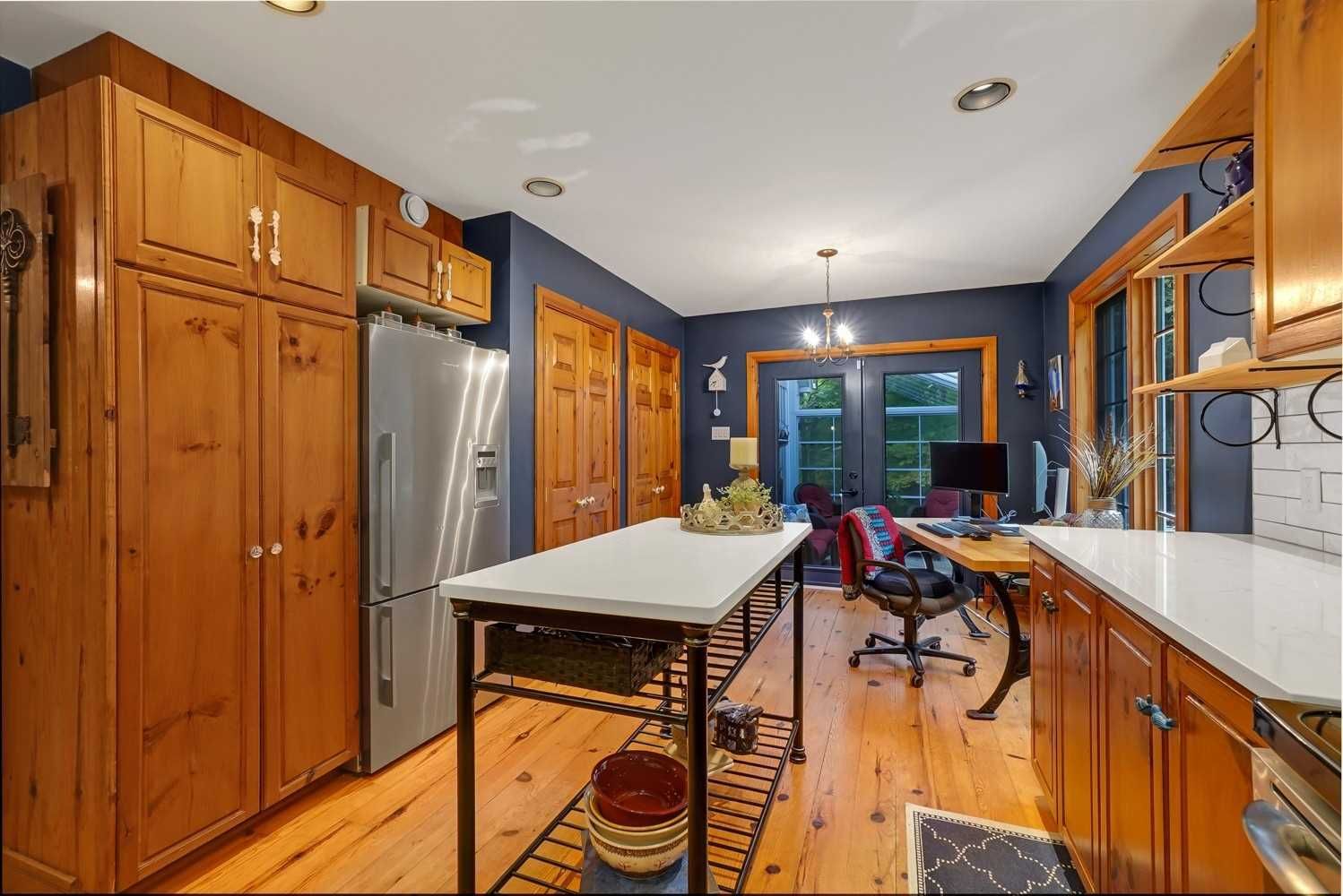Listing Image 12