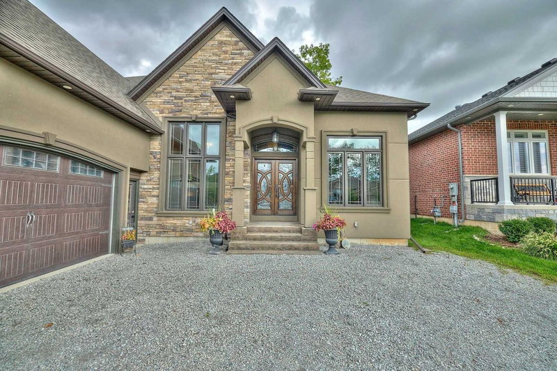 713 Clarence St, Port Colborne, L3K 6B8 | Image 2