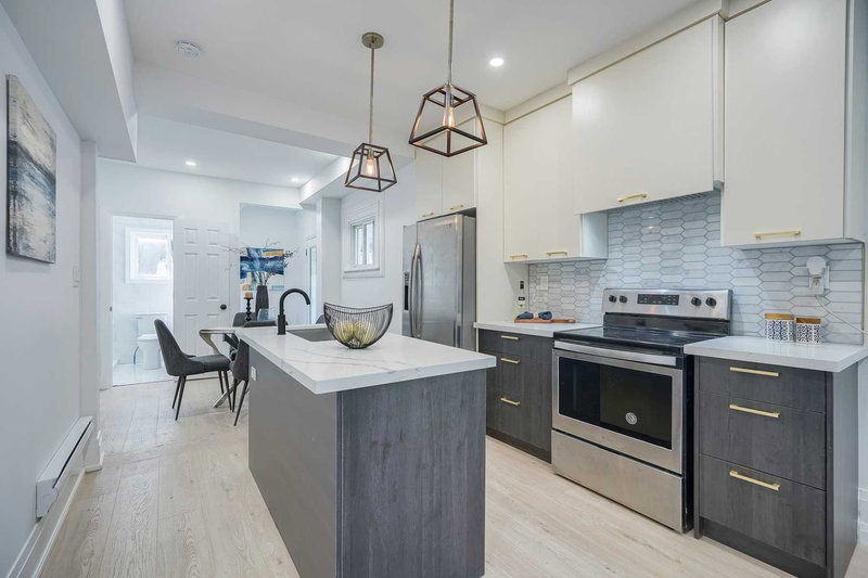 8 Elizabeth St, St. Catharines, L2R 6B4 | Image 3