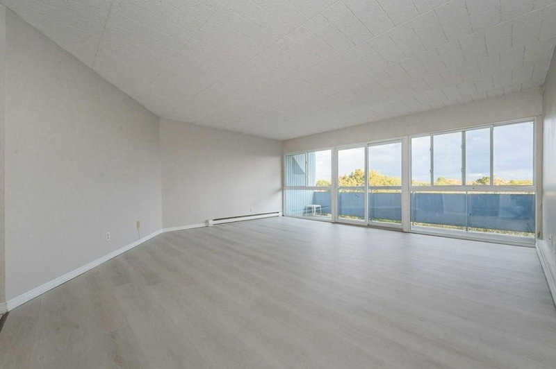 504 - 91 Conroy Cres, Guelph, N1G 2V5 | Image 2