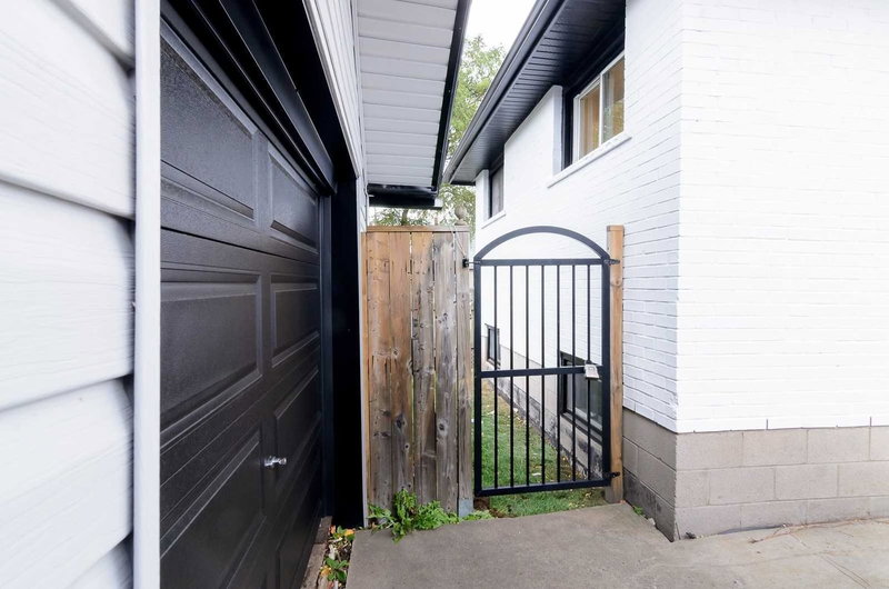 Lower - 1175 Dunsmure Rd, Hamilton, L8H 1K9 | Image 3