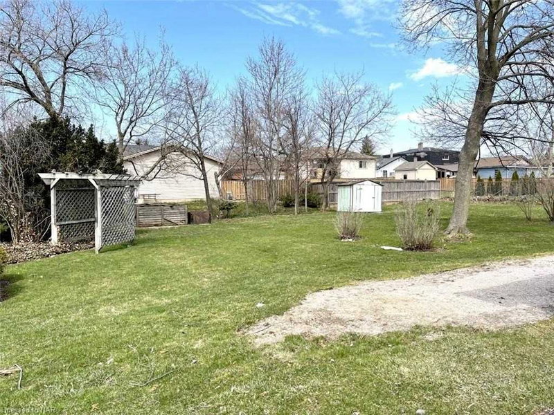 4758 Paddock Trail Dr, Niagara Falls, L2H 2T2 | Image 2