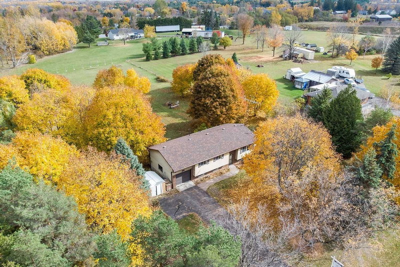 23 Valley Rd, Cavan Monaghan, L0A1G0 | Image 2