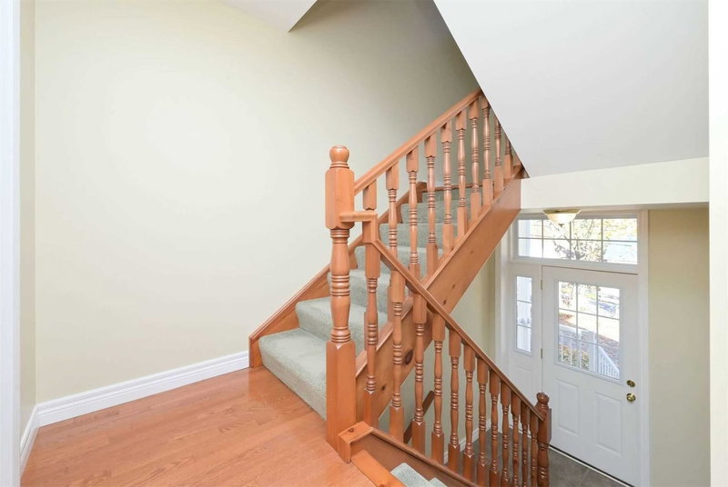 52 Crozier St, East Luther Grand Valley, L9W5N6 | Image 3