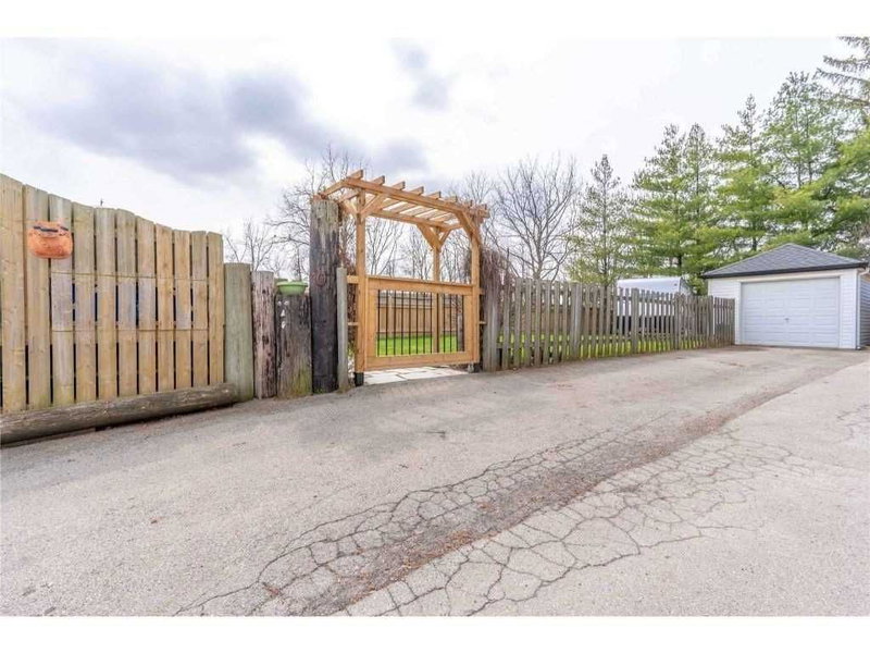 43 Lake Ave N, Hamilton, L8E 1L2 | Image 3