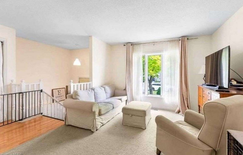 Upper - 15 Margaret St, Thorold, L0S 1K0 | Image 2