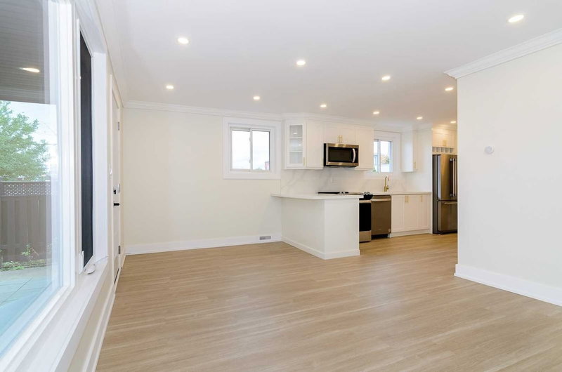 Upper - 1175 Dunsmure Rd, Hamilton, L8H 1K9 | Image 3