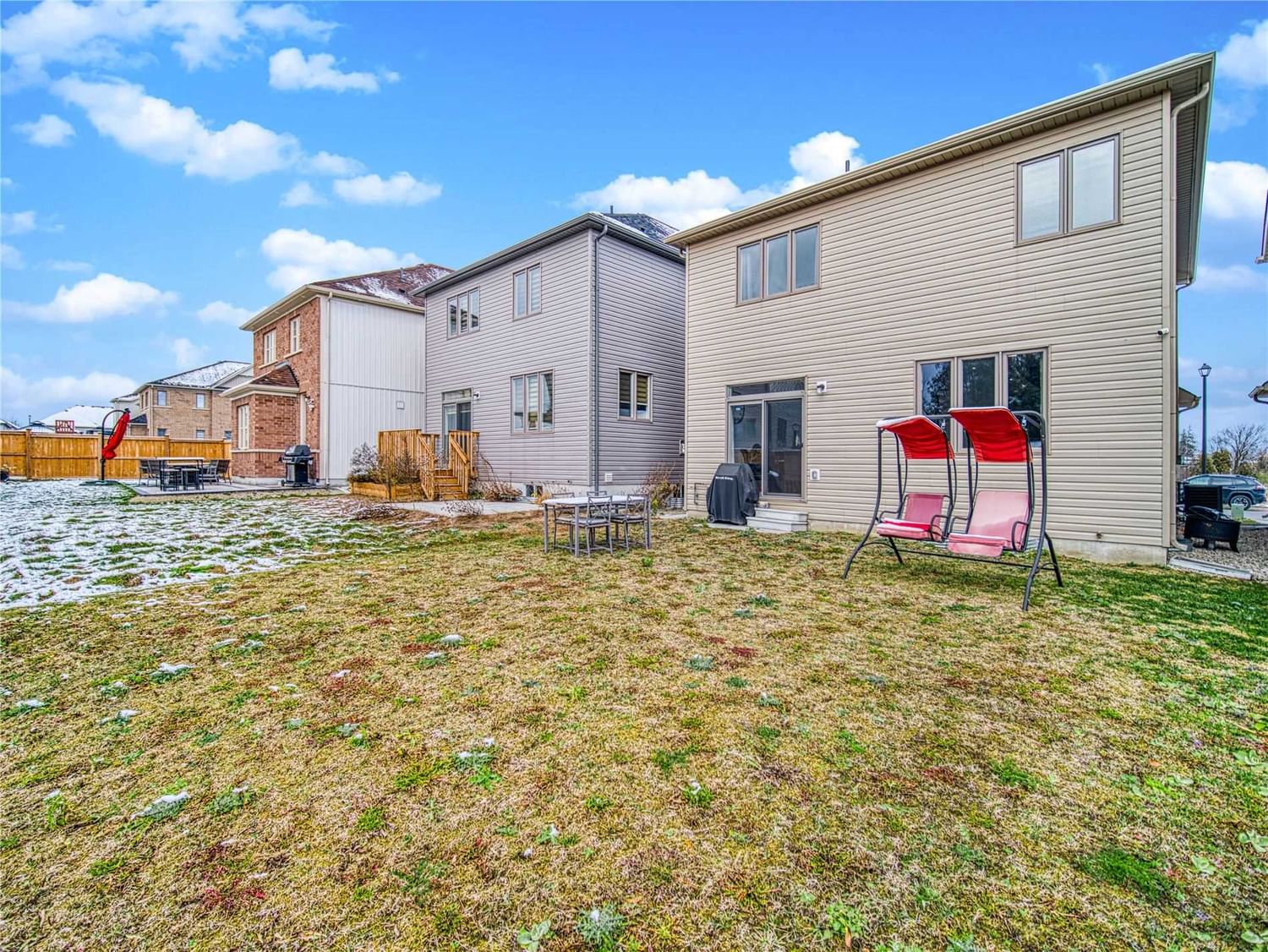 Detached House sold at 27 Robinson Road, Centre Wellington, Ontario, N1M 0G7 - Fergus - MLS: X5828053